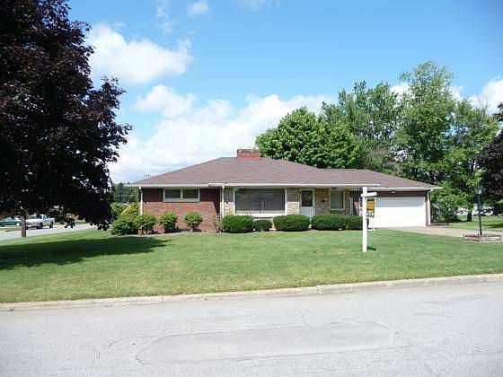 1st image of 556 Moore Dr