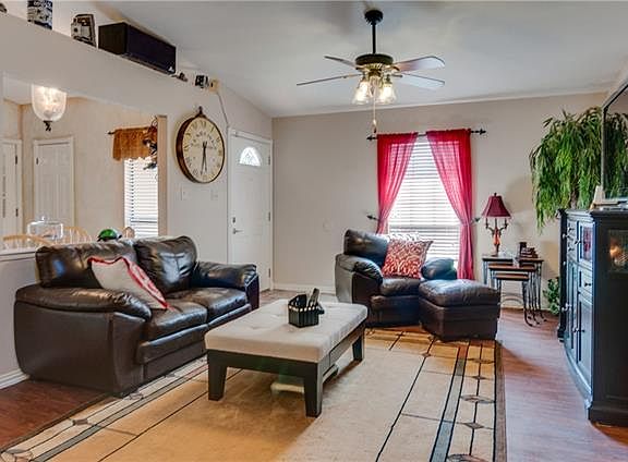5th image of 2605 Lawndale Ln