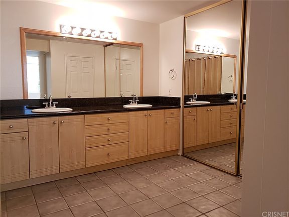 3rd image of 5301 Balboa Blvd Unit J1
