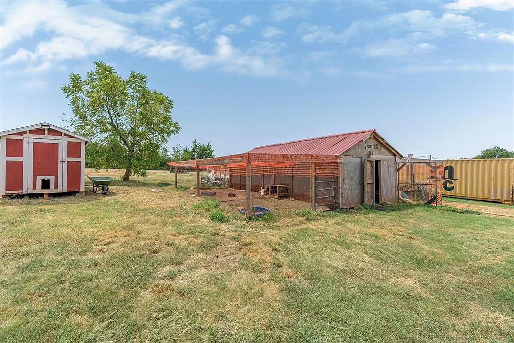 3 bed, 1954 sqft, $2,800 — Photo 3