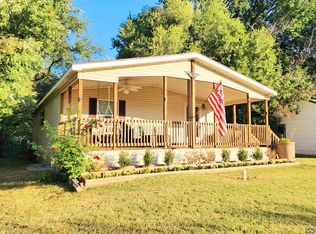 420 SE 34th St, Topeka, KS 66605