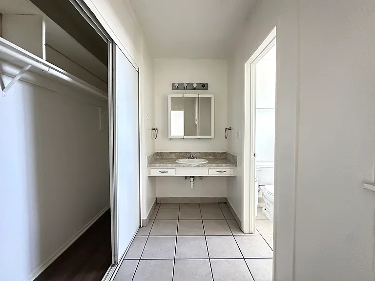 7636 Owensmouth — Photo 10
