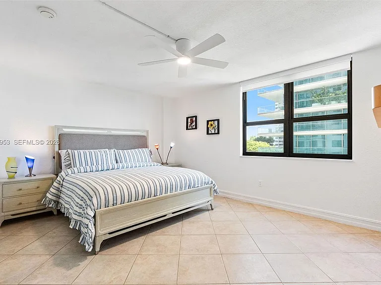 10185 Collins Ave #521 — Photo 14