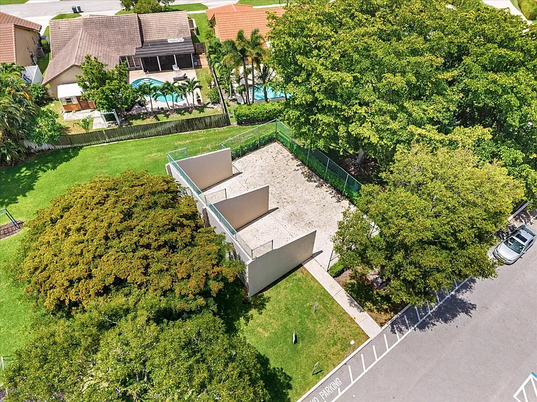 5809 Sun Pointe Cir — Photo 34