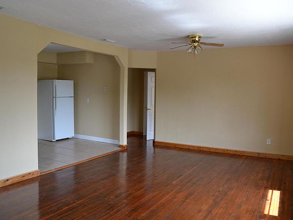3rd image of Brentwood Dr