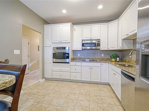 4th image of 557 Pioneer Ln