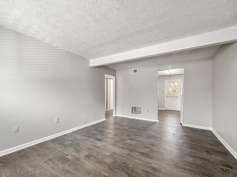 Balfour Forest Apartments — Photo 4
