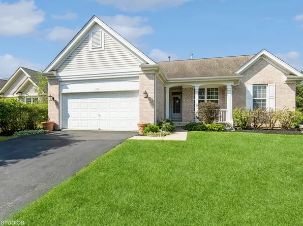 701 Nashua Ct, Crystal Lake, IL 60012