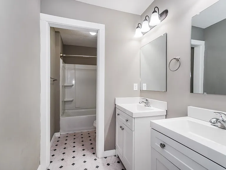 4902 Dickens Dr — Photo 16