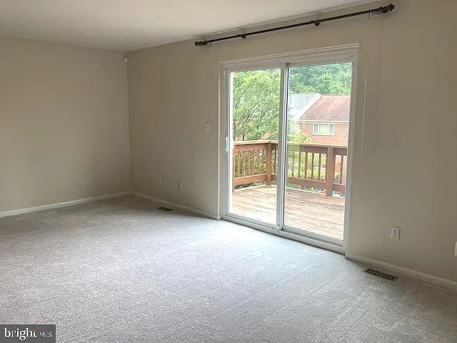 16 Castlehill Ct — Photo 5