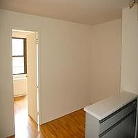 4th image of 424 E 89th St