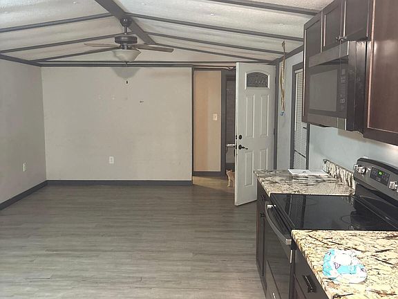 4th image of 825 Beaver Run Ext