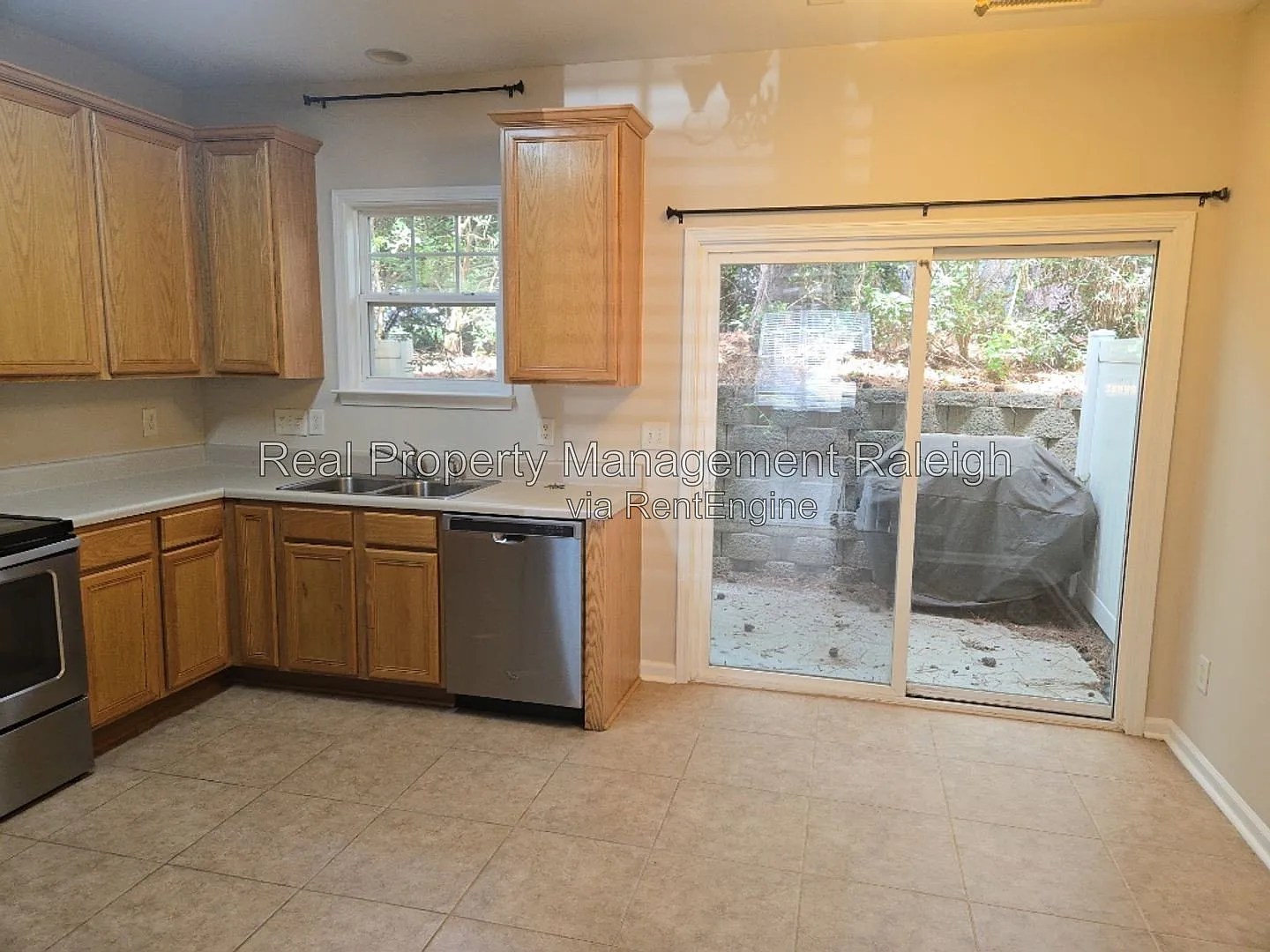 3 bed, 3.5 bath, 1871 sqft, $1,795 — Photo 3