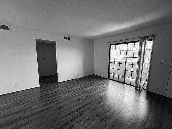 3rd image of 1903 Grismer Ave Unit E