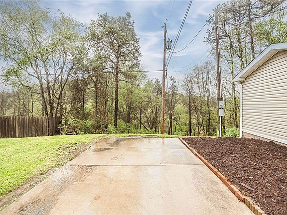 3rd image of 220 Polo Dr