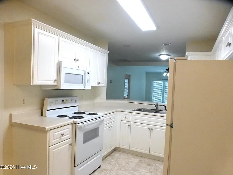 1433 Anna Way — Photo 3