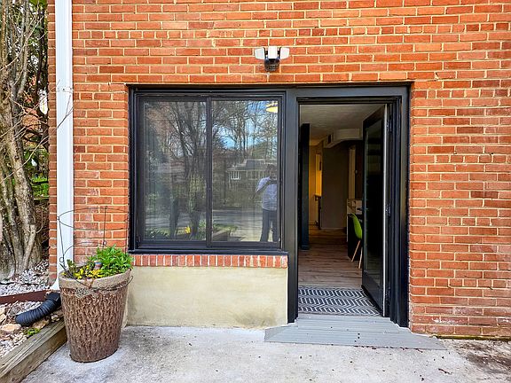 2nd image of 3121 Homewood Pkwy #Basement