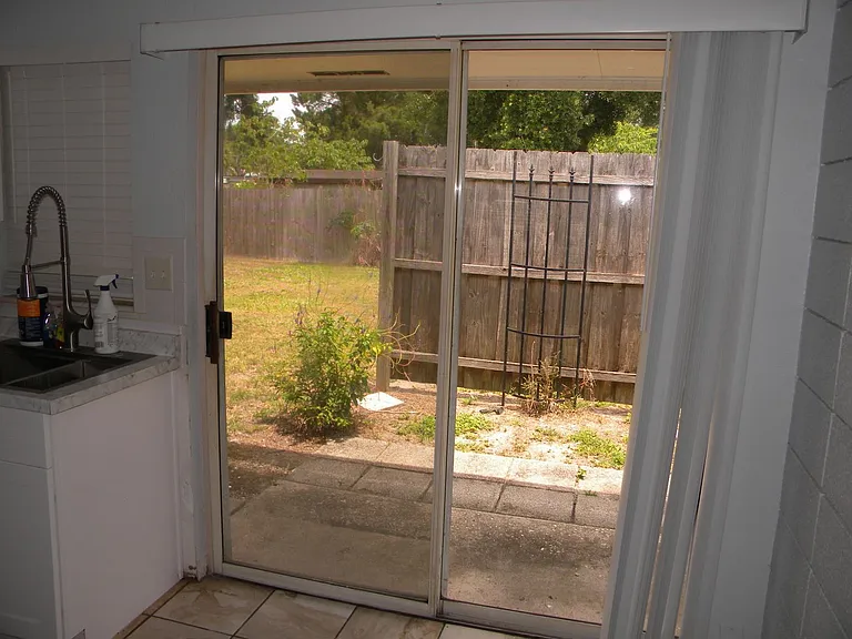 1031 Royal Palm Ave #3 — Photo 5