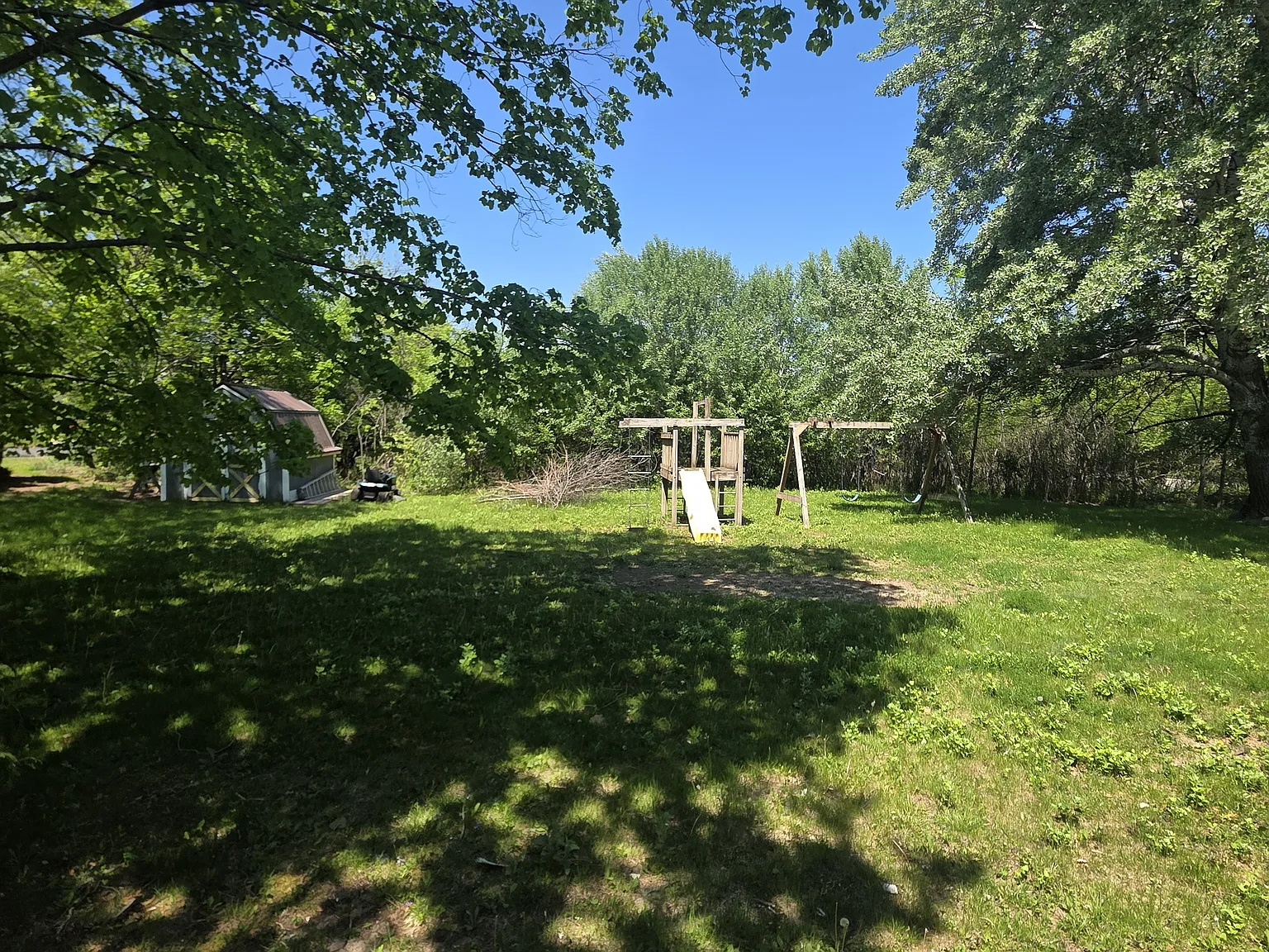 4 bed, 2472 sqft, $3,995 — Photo 2