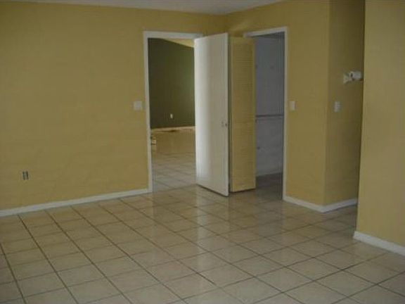 4th image of 149 Barrington Dr
