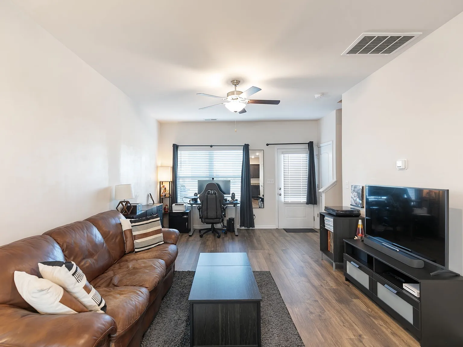 2 bed, 1277 sqft, $1,750 — Photo 3