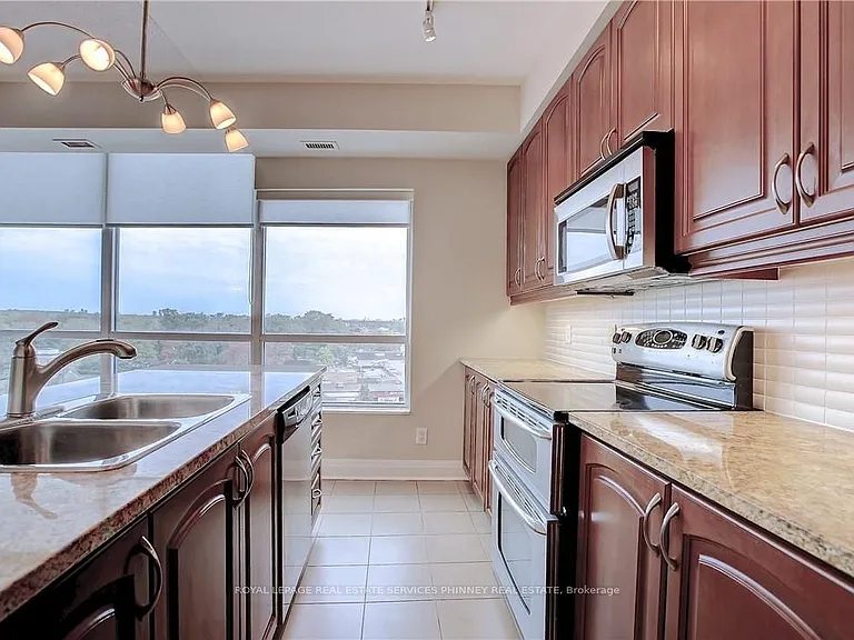1 Hurontario St #806 — Photo 8