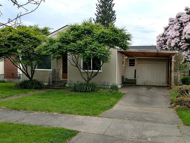 1210 10th front of home