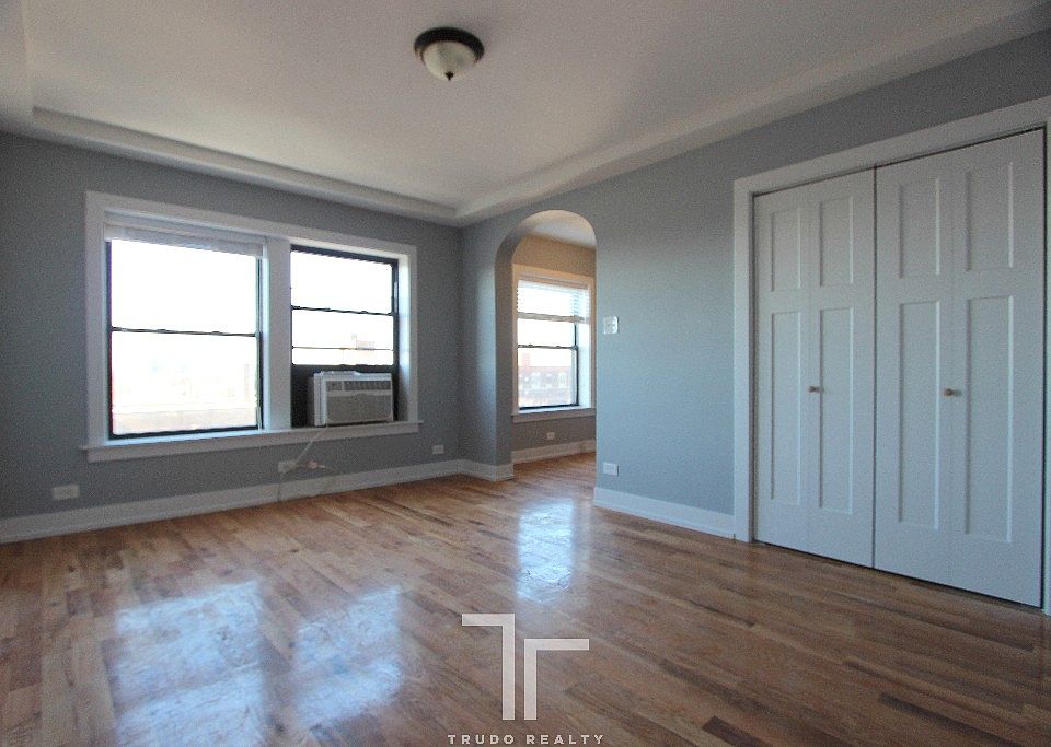1st image of 550 W Arlington Pl APT 604