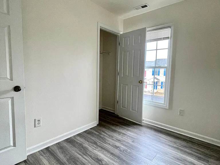 116 Commerce Dr — Photo 20