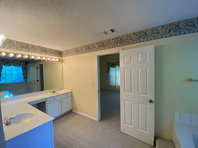 2585 Davenport Park Dr — Photo 17