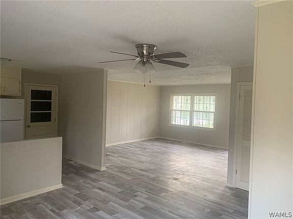 4th image of 415 Banks Ave