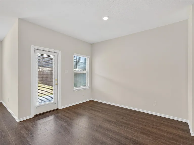 2109 Muscovy St — Photo 7