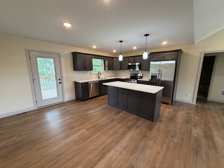 148 Wooded Glen Dr — Photo 5