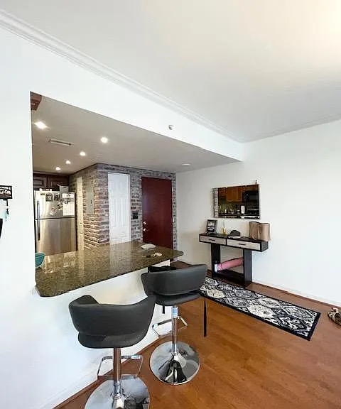 Large kitchen bar with granite countertop. Recess lighting in kitchen and bathroom.