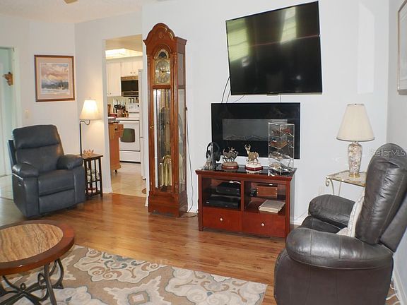 4th image of 2028 Hartlebury Way #500