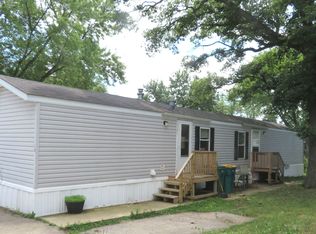 14 Cambridge Dr, Gardner, IL 60424