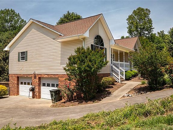 3rd image of 124 Hunter Cir