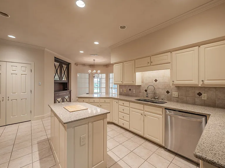 6724 Blue Meadow Dr — Photo 13