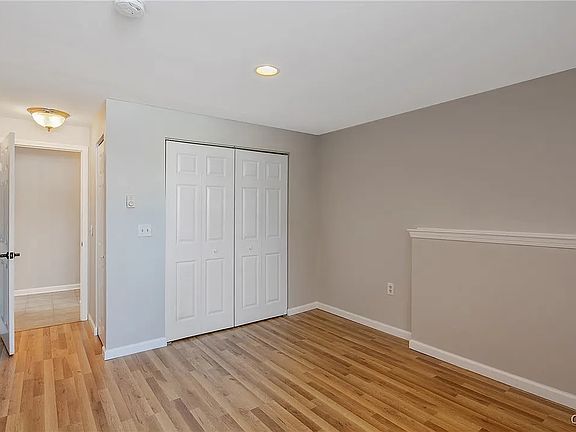 3rd image of 105 Watertree Dr #105
