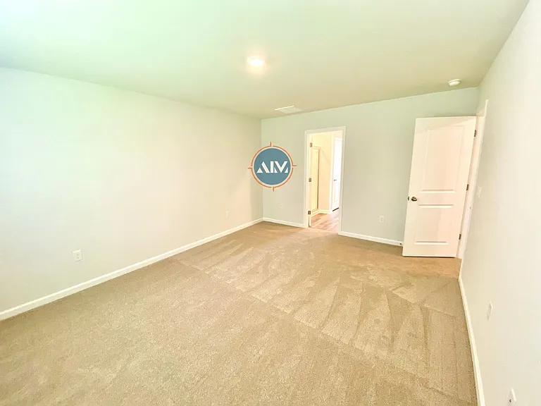 1729 Sanctum St — Photo 21