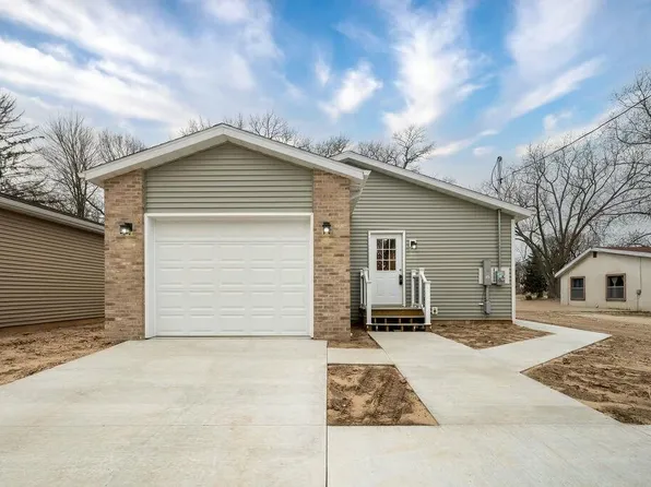 308 Hillview Ave, Buchanan, MI 49107