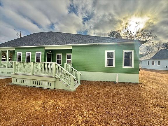 4th image of 865 Edwards St