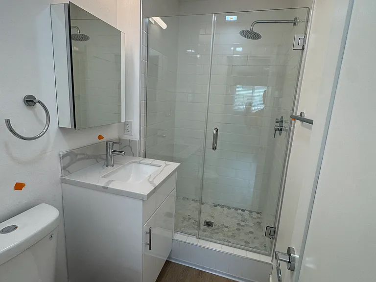 2400 Beverley Ave #2 — Photo 7