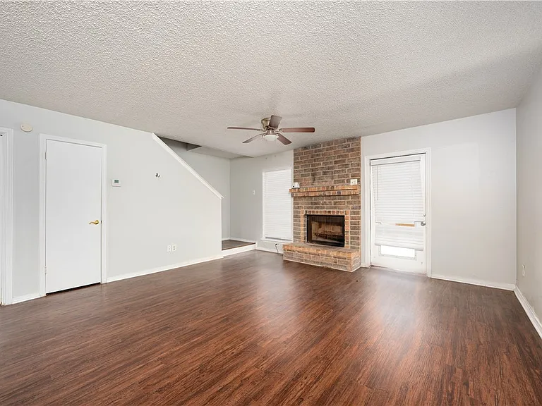 4010 Oak Bay Dr #E — Photo 6