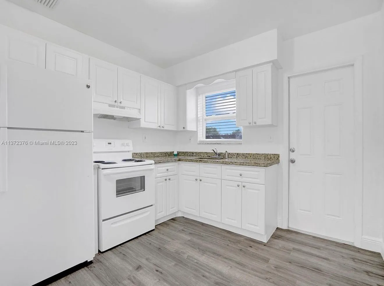 1 bed, 900 sqft, $2,000 — Photo 2