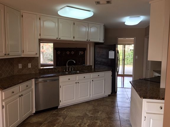 5th image of 165 Parkway Sq