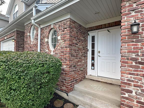 3rd image of 794 N Augustus Ct