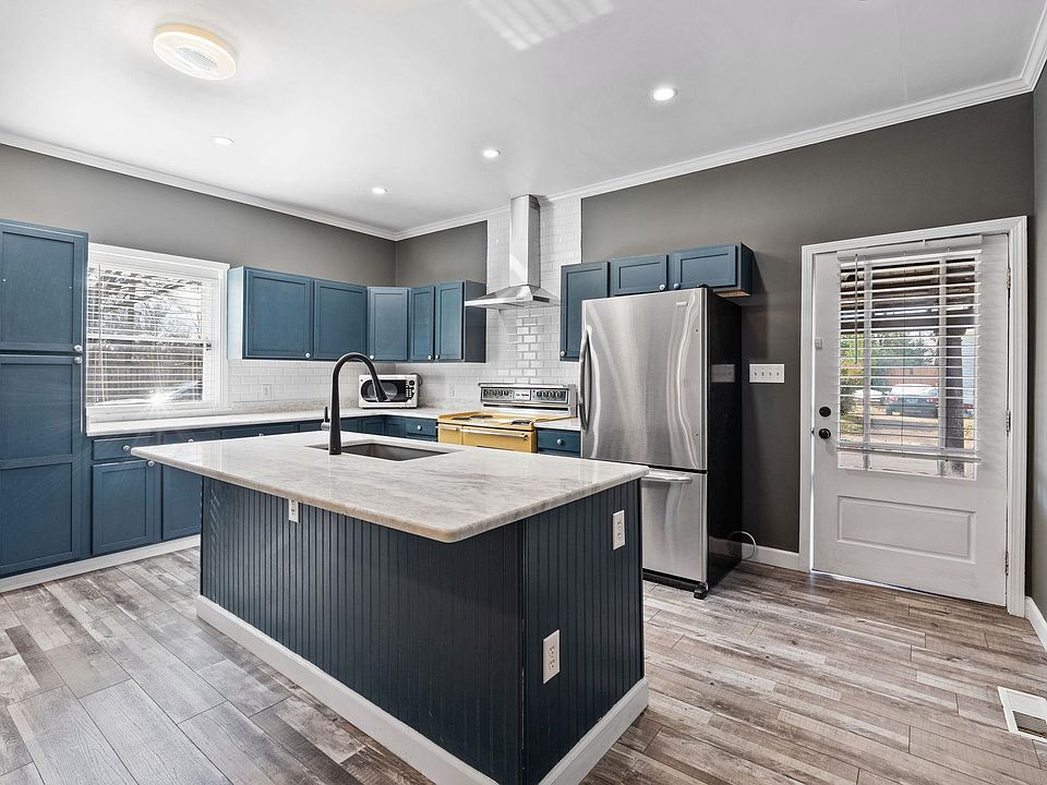 1st image of 710 Philadelphia St