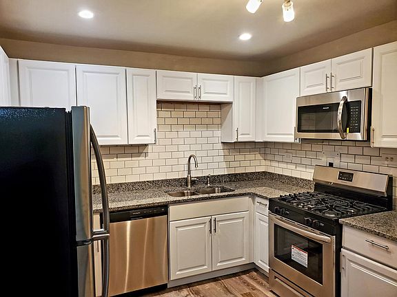 2nd image of 1111 Holiday Ln #Des