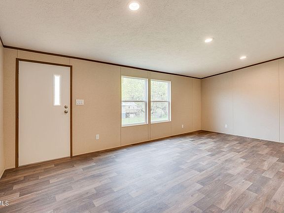 5th image of 102 W Milligan Dr